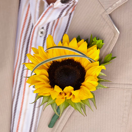 Free Spirit Boutonniere –  Balloon Creations By Maria And Flower, Wilmington DE